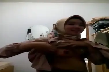 Mahasiswi Sholeh Buat Video Bugil Untuk Pacar